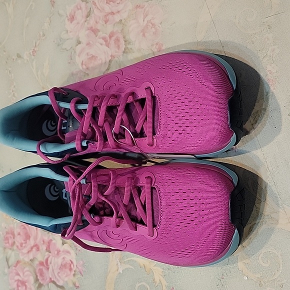 Women's TOPO Ultrafly 4 Athletic Tennis Shoes - Picture 9 of 15